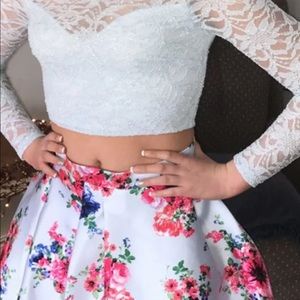 I’m selling this pretty dress